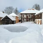 Pernek 4*