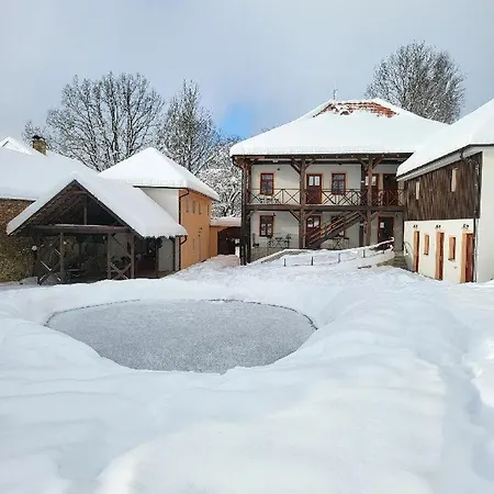 Pernek 4*