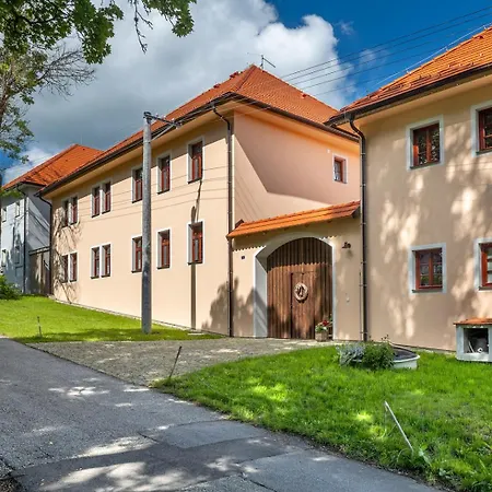 Lägenhetshotell Pernek 4*